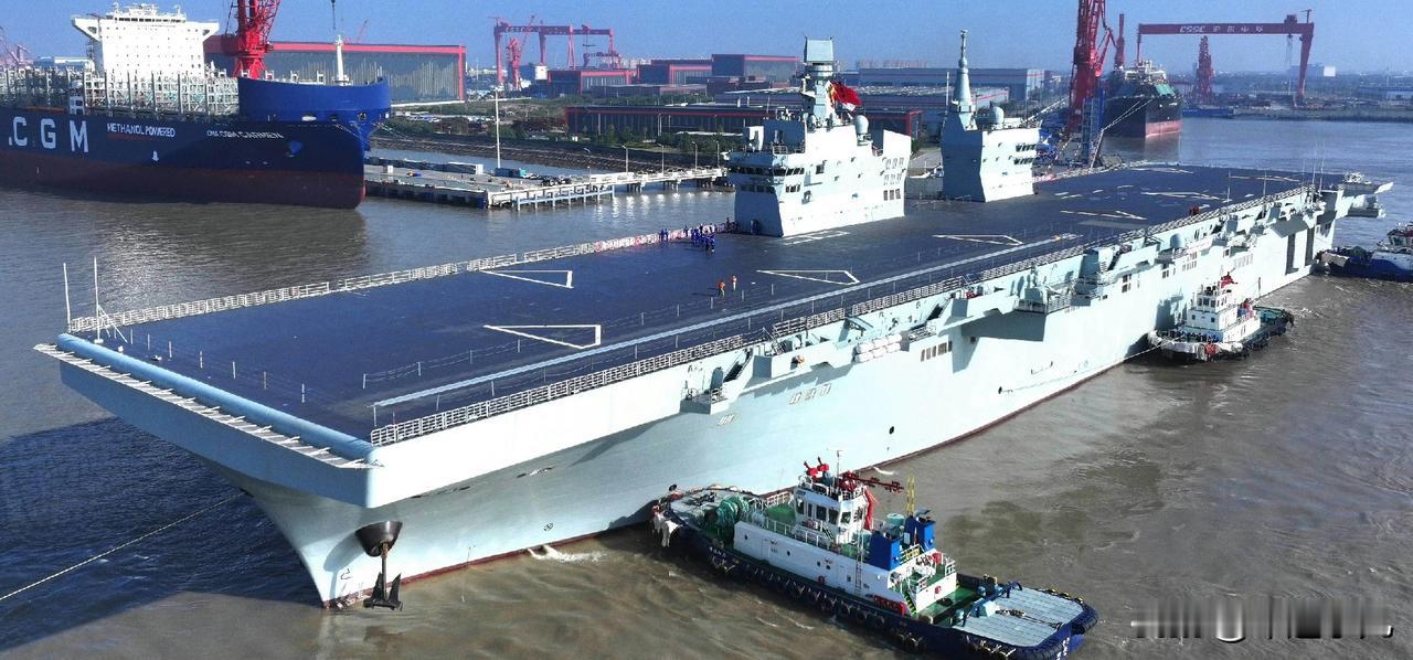 076无人机航母，真的太大了呀，快找一找记者在哪里？076，突然开始了首次海