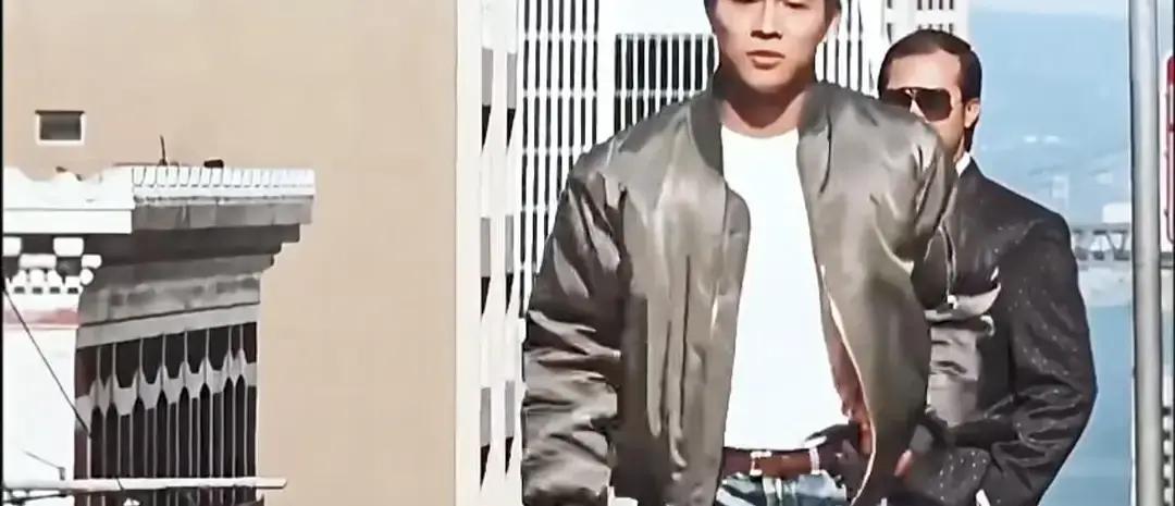 1000万砍到500万，他接了片酬腰斩那天，张艺谋没敢看李连杰眼睛。投资方