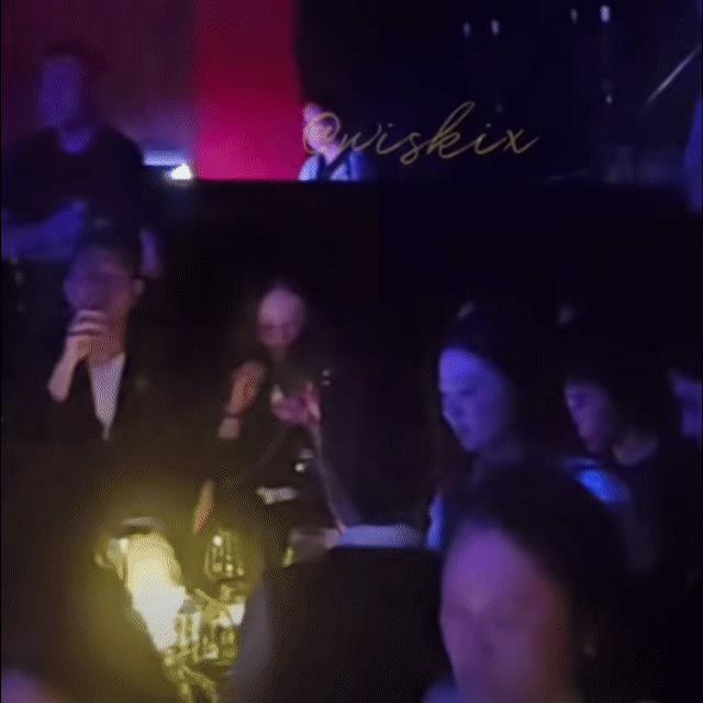 王一博太可爱了，他一定想说“你拍不到我，拍不到我”[呲牙笑][呲牙笑][呲牙笑]。没