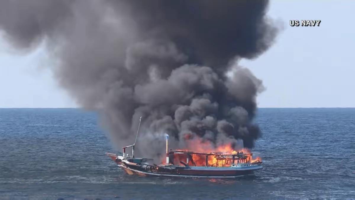 从全球扣船到直接开火，美军击沉船只多人伤亡，英法俄选择不吭声美军这阵子在海