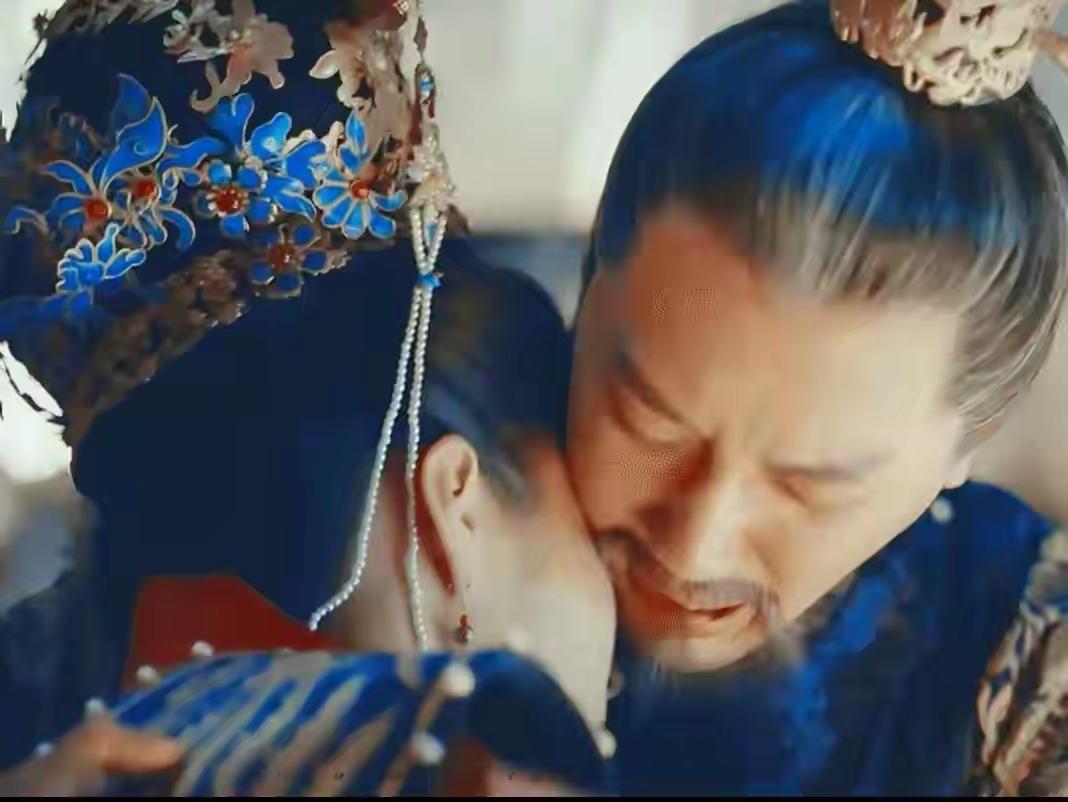 凯旋而归的朱棣紧抱爱妻徐妙云求温存，谁料妻子拔下簪子刺向他…簪尖擦着朱棣的