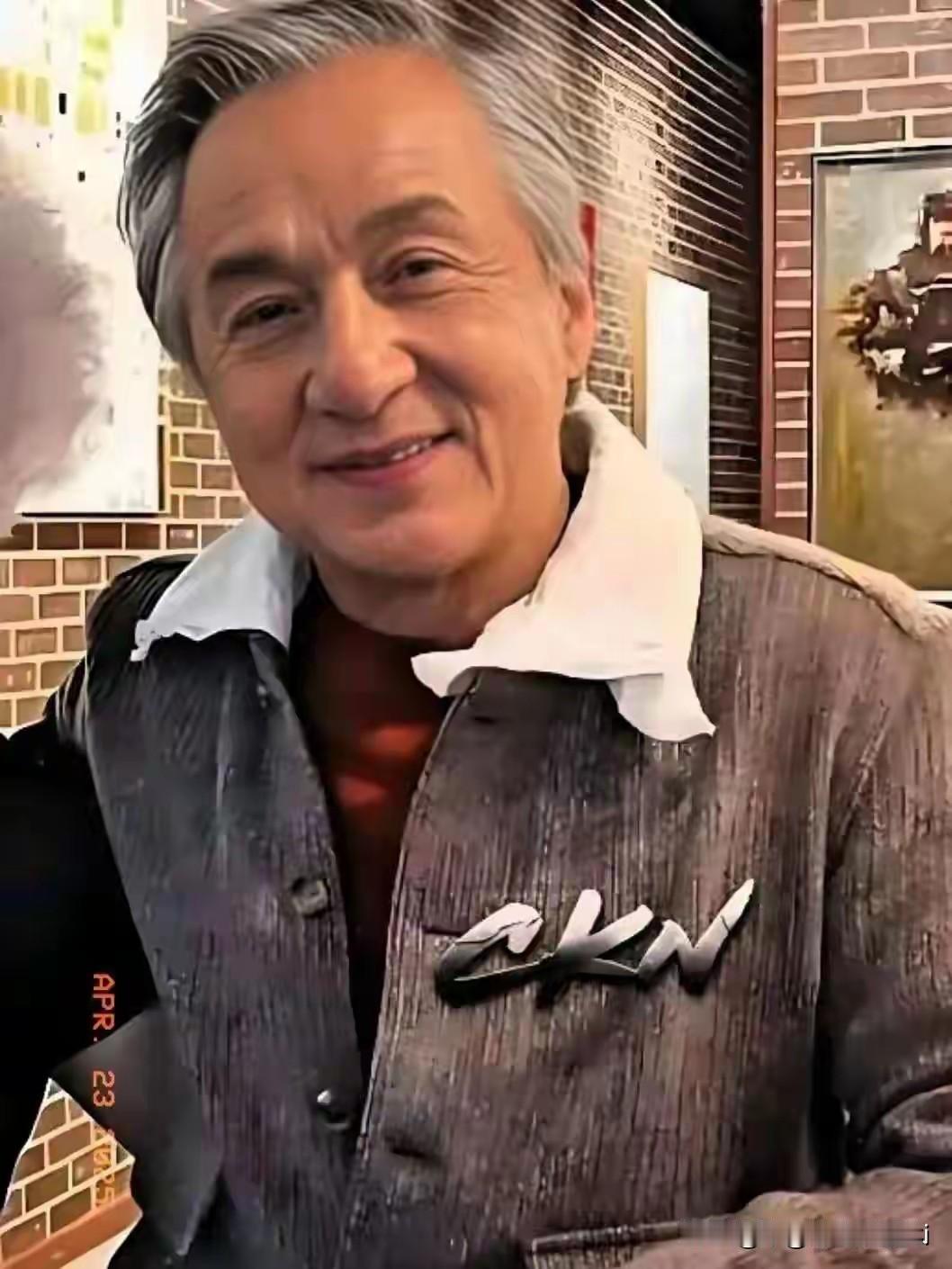 成龙回顾自己的人生说，上天真的很照顾我，我也不知道，上天这么照顾我？真的，如果真