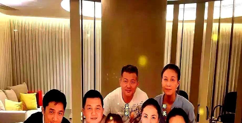 说实话，这可能是中国最成功的离婚案例。昨天，李嫣19岁生日。王菲和李亚鹏，离