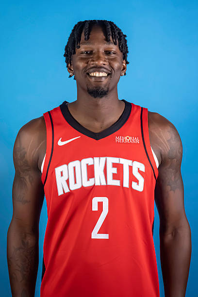 火箭更新明天比赛伤病报告：本赛季还没有上过场的芬尼史密斯（左脚踝手术）升级为出战