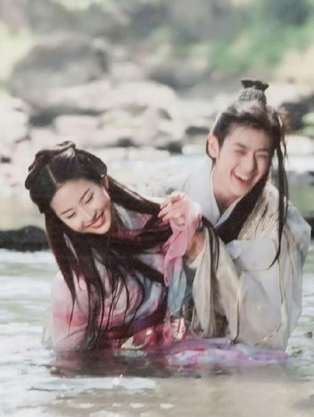 刘亦菲&林志颖合影多图神仙姐姐和小志哥哥当年合作了电视剧《天龙八部》，电影《恋爱