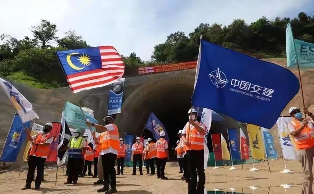 撕毁合同倒向日本，拒赔中国361亿违约金，这个国家现在咋样了据日本共同社消息