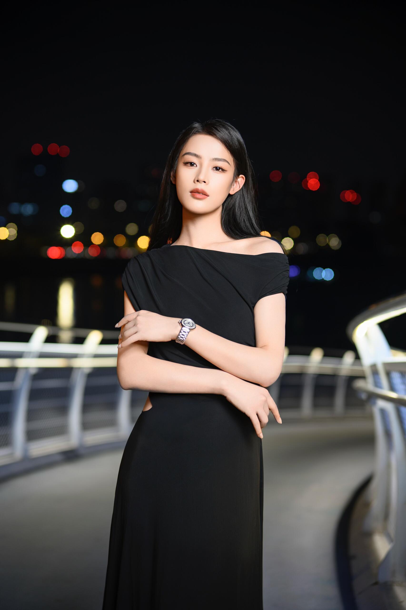 陈丽君XLONGINES｜越剧演员陈丽君出镜演绎浪琴腕表宣传大片，身着一袭黑