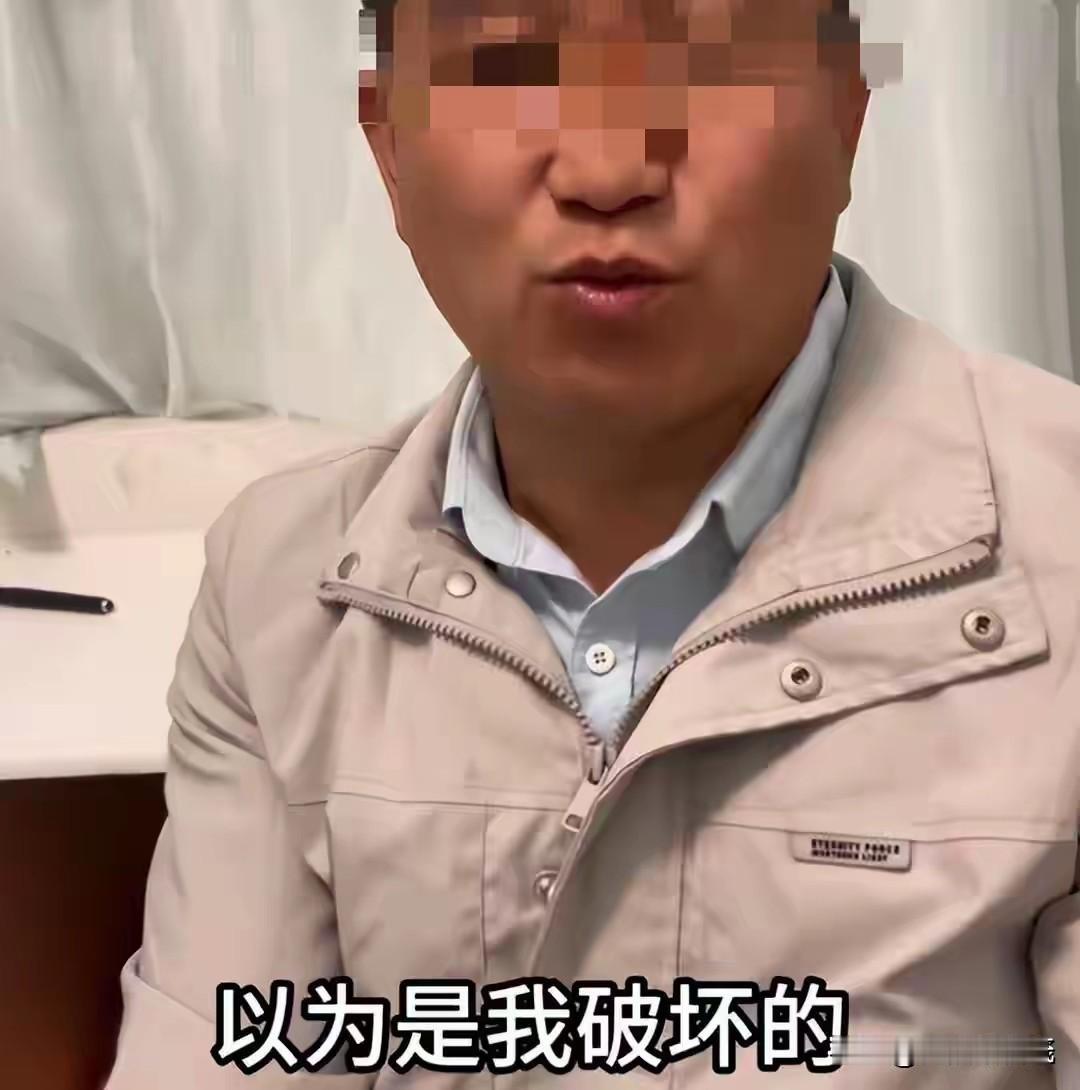 新疆平头哥等人肆意践踏的不仅是航标设施，更是对“人民”二字的公然亵渎。左边是“人