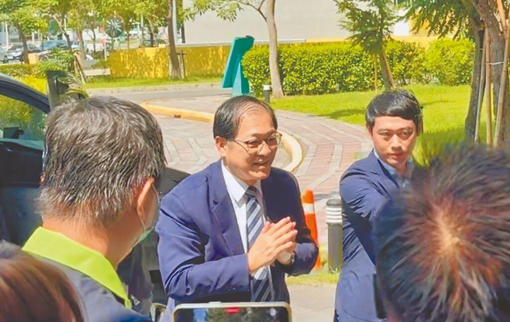民众党立委黄国昌此前在立法院“司法及法制委员会”会议期间，公开播放了一段疑似台北
