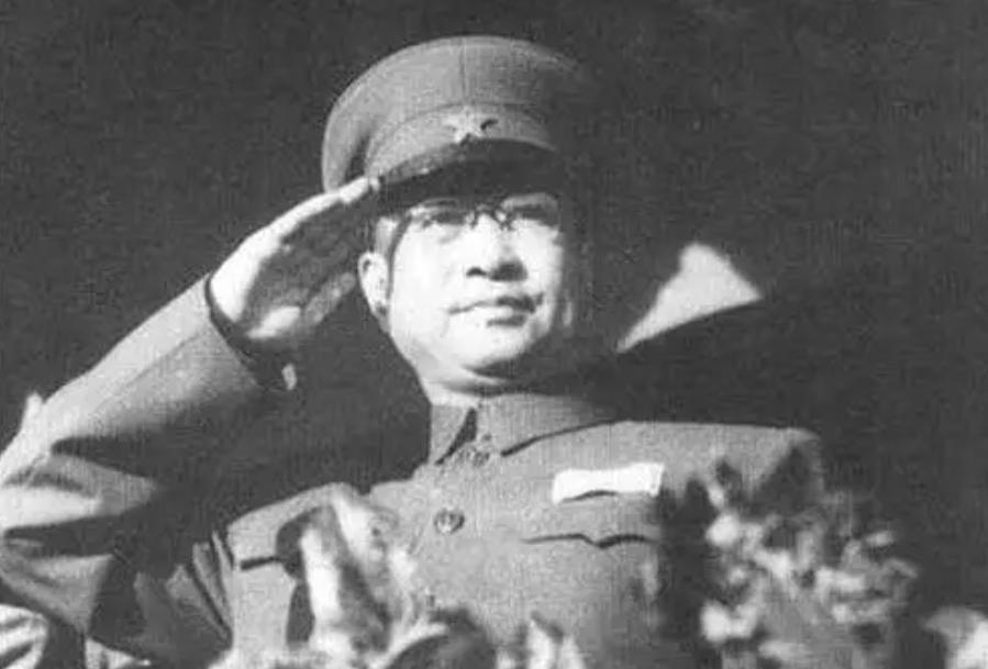 宋庆龄往返北京，陈赓睡过头耽误接机，手下：您师母不会怪罪的1950年代的某一天