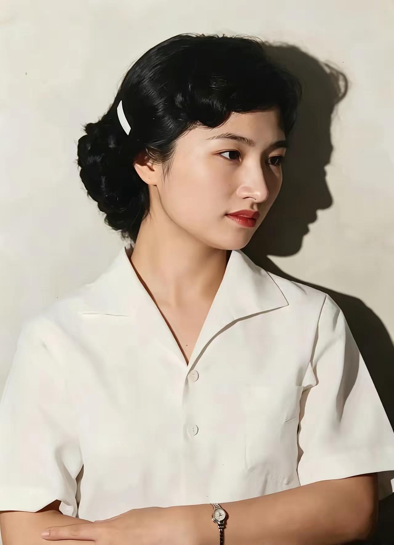她是军统唯一的女将军，长相甜美，抗战结束后，她随国民党前往台湾，成为一名小学校长