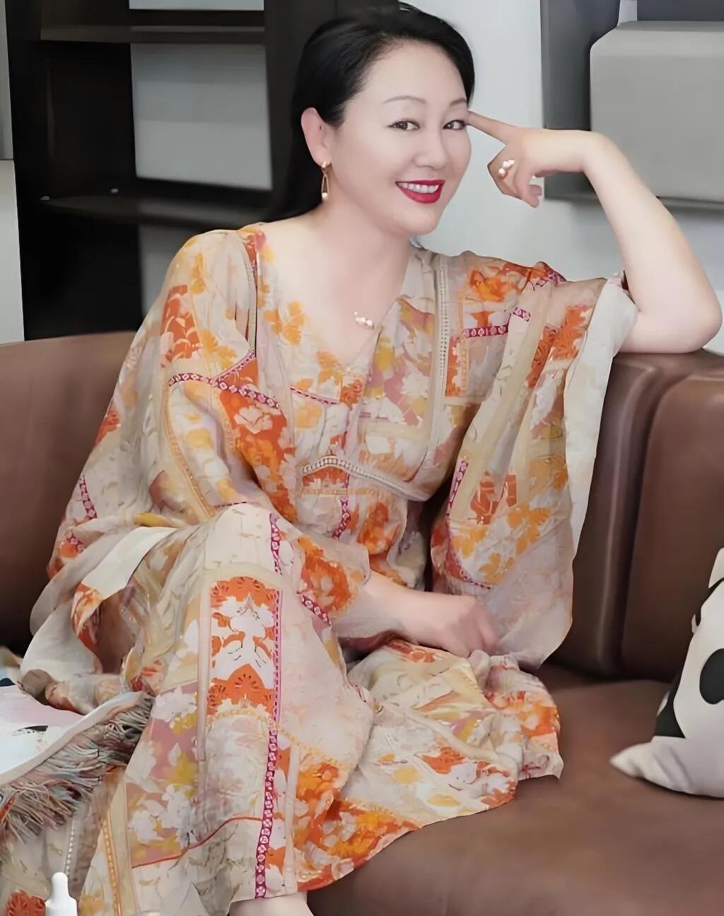 第一次认识王姬是在《北京人在纽约》里面，这部电视剧留给我们的只有记忆了，当年的美
