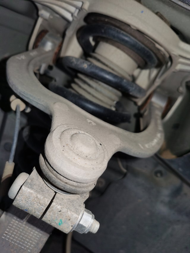 毛豆Y的前悬架上支臂啥时候换铝合金了前轮扎钉子了，结果卸下前轮一看，不知道啥时