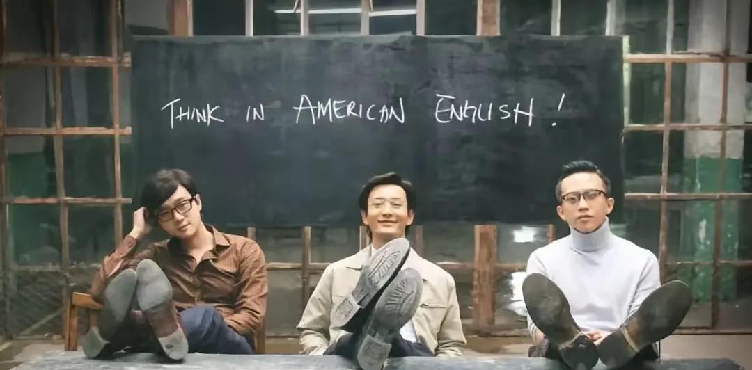 黄晓明旁边是邓超我知道他特别有范儿那黄晓明右边的这个男的是谁啊？难道是佟大