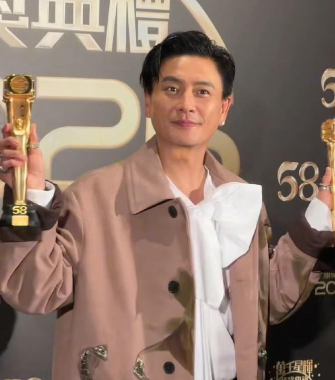 黄宗泽获得视帝后，在台上发言：“感谢我的妈妈，一直花我的钱，要不是她一直花我的钱