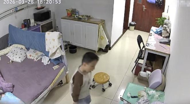 “天降奇迹！”安徽，5岁男孩身患罕见病，从小瘫痪不会走路，妈妈去打水回来后，发现