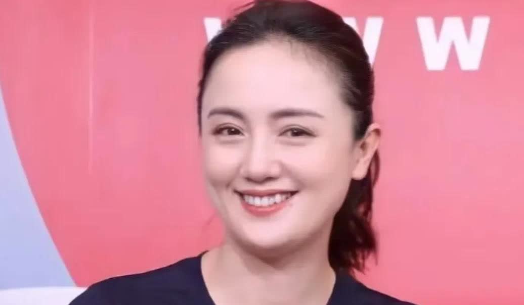 面相真是一门玄学。朱媛媛人如其名，脸盘圆圆、额头饱满、眉眼弯弯、耳垂有肉