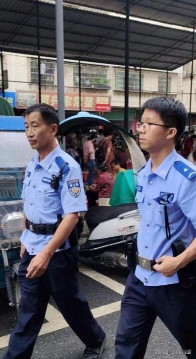 请问：高中毕业生能当辅警吗？答案：高中毕业生可以当辅警，通常辅警招聘的学历要