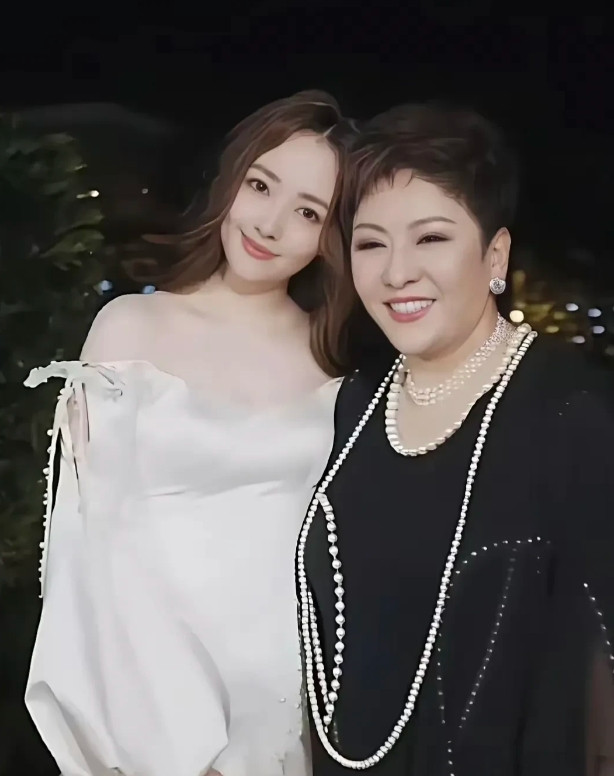 郭碧婷能嫁给向佐给所有女人都提了个醒无论你老公再有钱，再宠你，也比不上