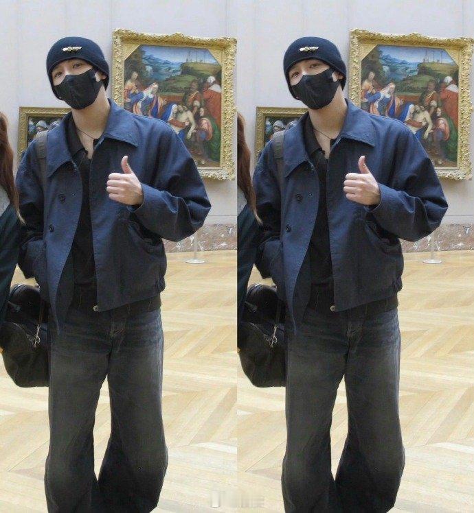 王安宇真的太温柔了吧！偶遇路人时会乖乖比耶、比赞，遇到女生拍照还会主动弯腰配合，