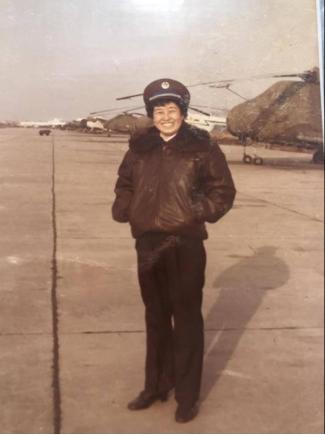 1964年，28岁女飞行员到西北去执行绝密任务，谁料在上飞机之前，摄影师突然说要