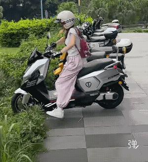 看她这么6的动作就已经知道她练无数次了![赞]