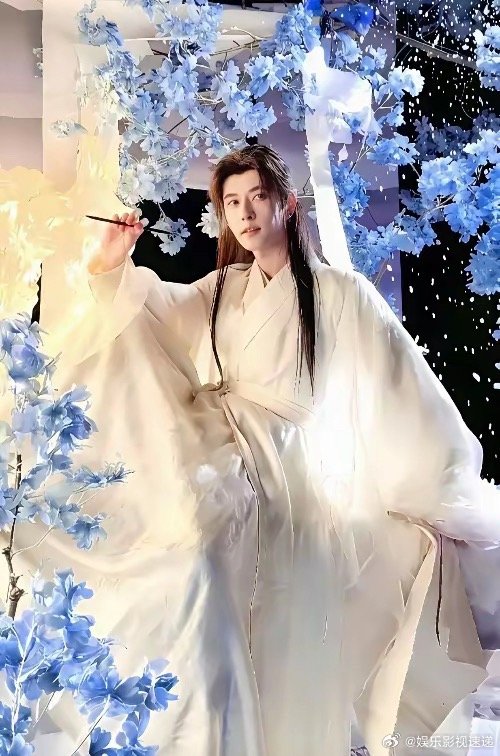 原来男性过于美貌也是一种苦难！于朦胧坠楼身亡验证了吴京曾说过的那句话，含金量还在