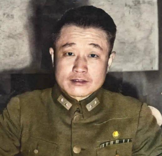 1949年1月11日，被俘的杜聿明被押到一处村庄，解放军给他端上了红烧牛肉，马肝