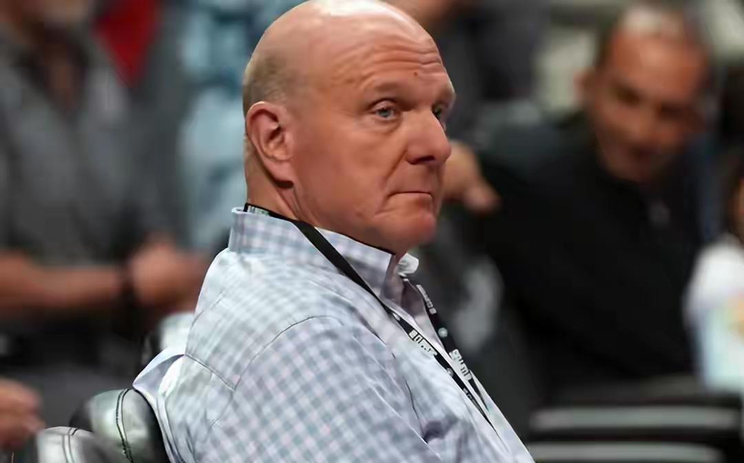 鲍尔默：我们开赛前的目标是什么？鲈鱼：总冠军快船全队队员：总冠军！鲍尔默：