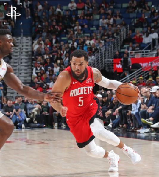 NBA著名记者沙姆斯在一档节目当中就谈到了火箭队的主力控卫范弗里特。他表示，范弗