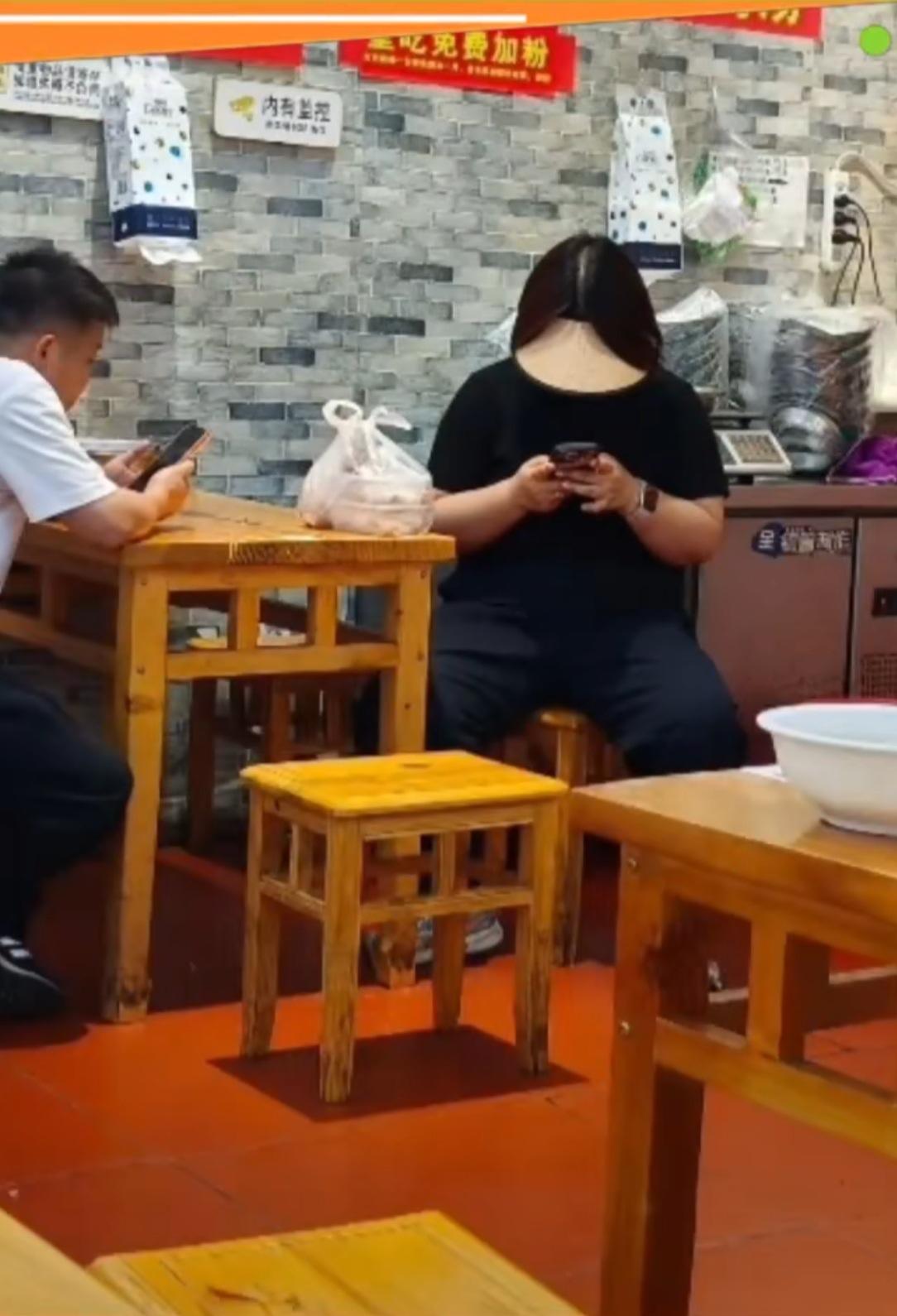 咋一抬头半天才看明白！开始还以为是反面[捂脸哭]
