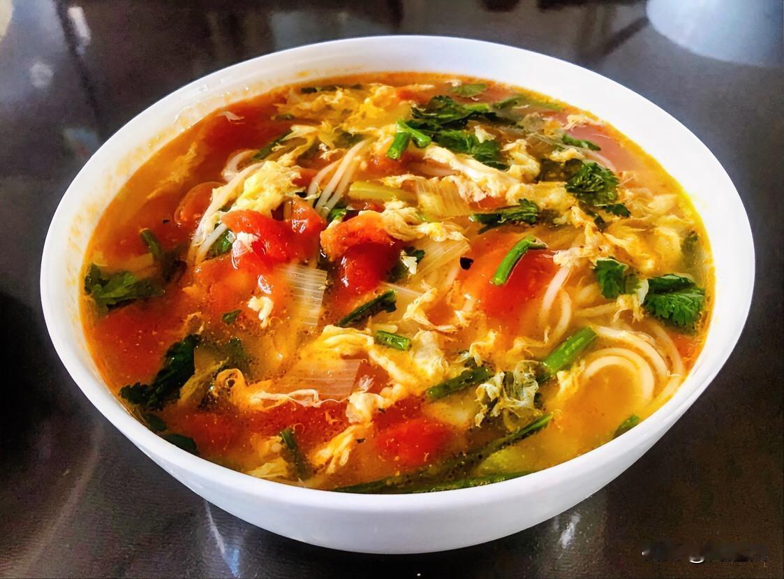 昨天我跟老公说：西红柿得省着点吃，我就买了4个西红柿，你知道花了多少钱吗？昨