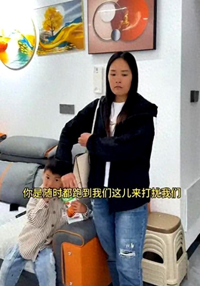 上海妈妈离婚两月想复婚回家，敲门后女儿躲进衣柜：原来朋友圈的浪漫，抵不过一碗热汤