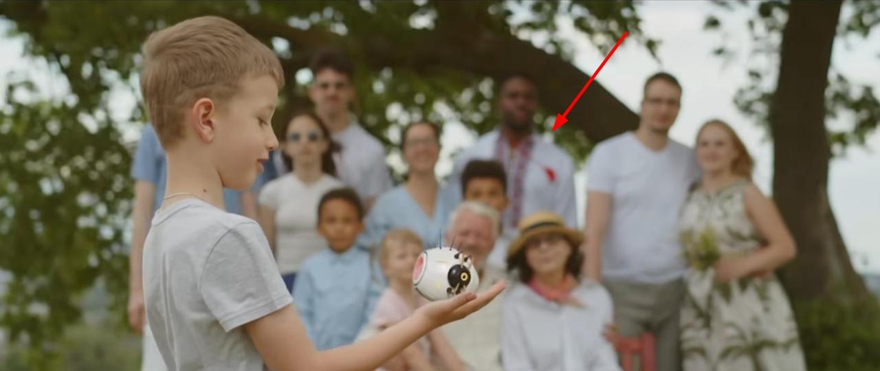 乌克兰老兵招了个黑人女婿，生了一堆黑人小孩？别诧异，这是2025年的乌克兰征