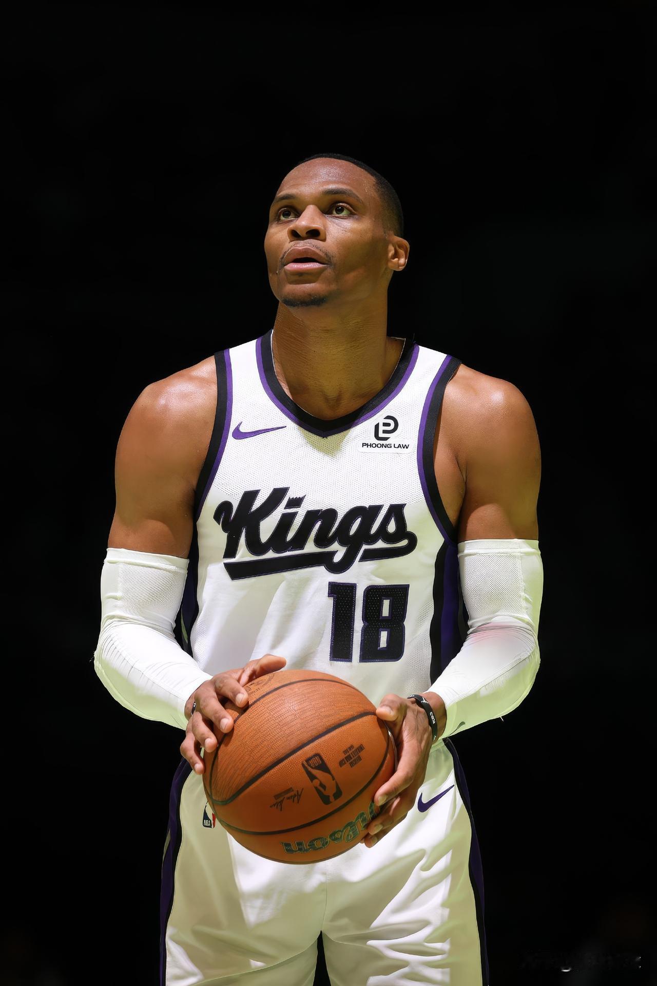 三里程碑！威少三双难救主啊！今天是NBA杯比赛日，国王队以110-124不敌