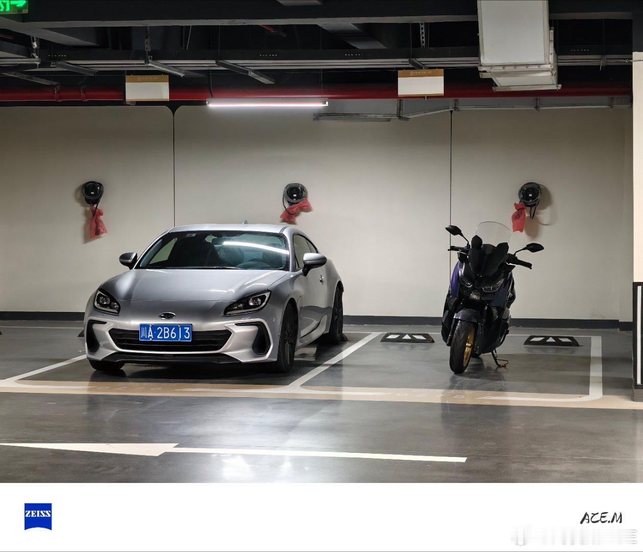 最近天气冷都不骑车了我反而天天骑因为冷风打脸上可以消肿