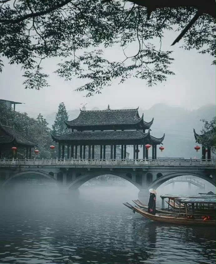 凤凰古城，几多烟雨，几多愁绪？