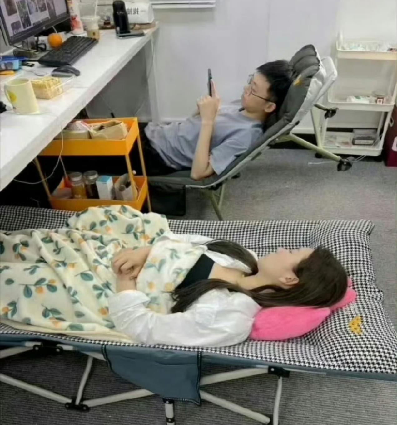 在办公室，这样午休不尴尬吗？