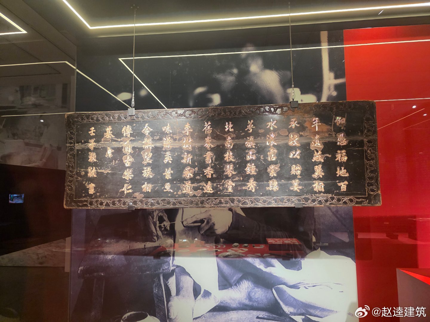 螺钿镶嵌是越南非常典型的传统工艺，在家具、日常用品、古建筑博物馆里，到处都能看到