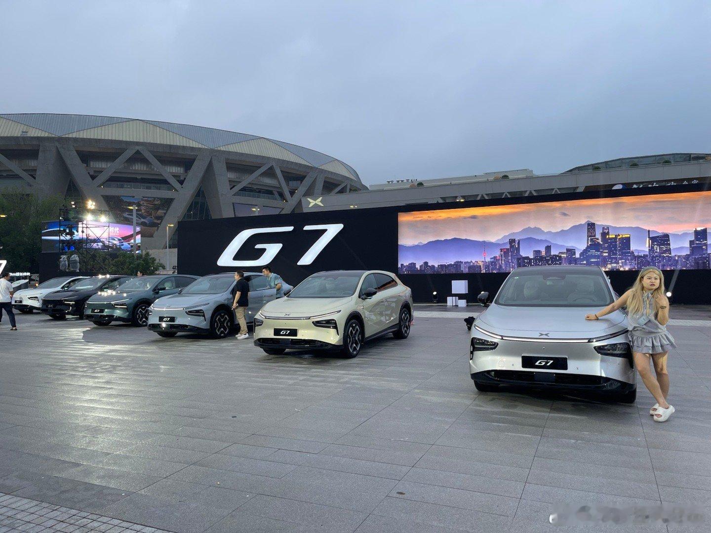北京今天太堵了…我给G63油耗都开到28了最后真堵急眼了油门踹进发动机你们知道今
