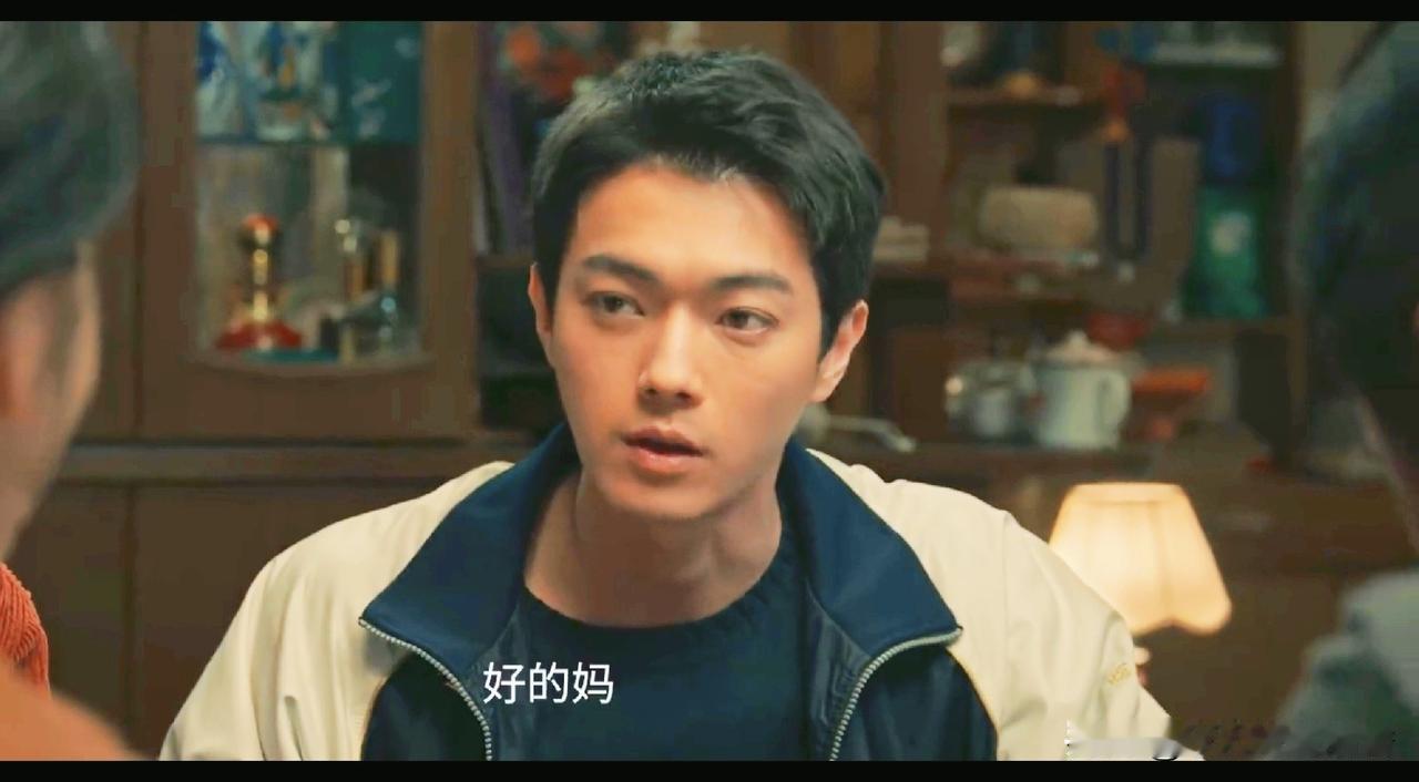 电视剧《方圆八百米》最新剧情高能反转，陈红兵（丁勇岱饰）通过线索锁定儿子陈辉（