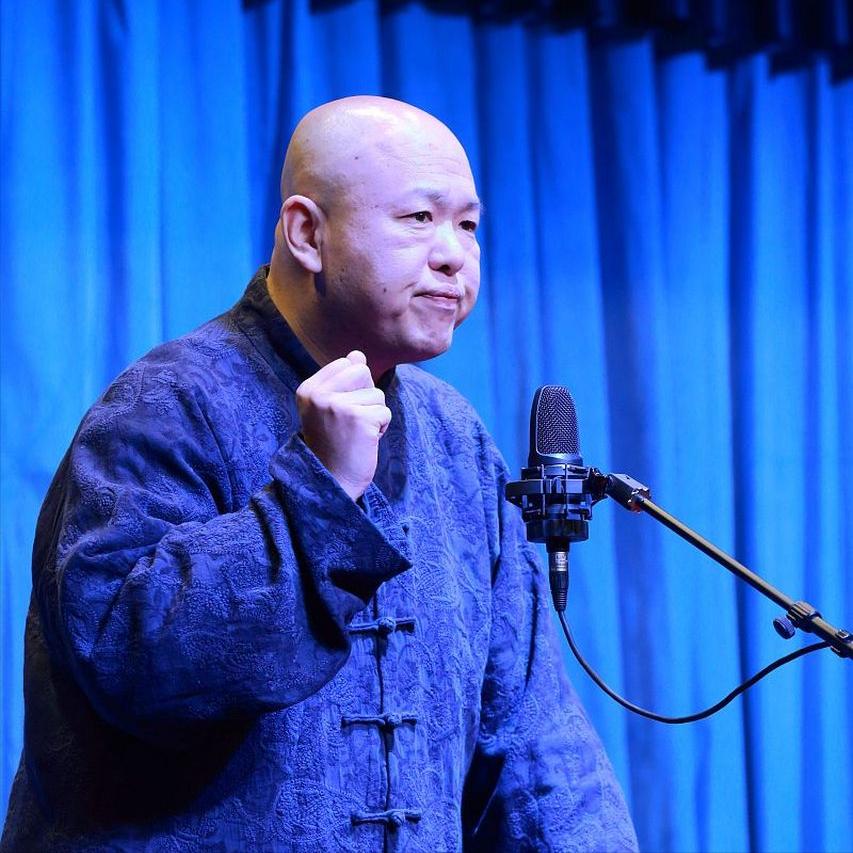 相声演员王玥波说，德云社啥都不是的时候，我们也很难混，有个朋友在菜市场有个门面，