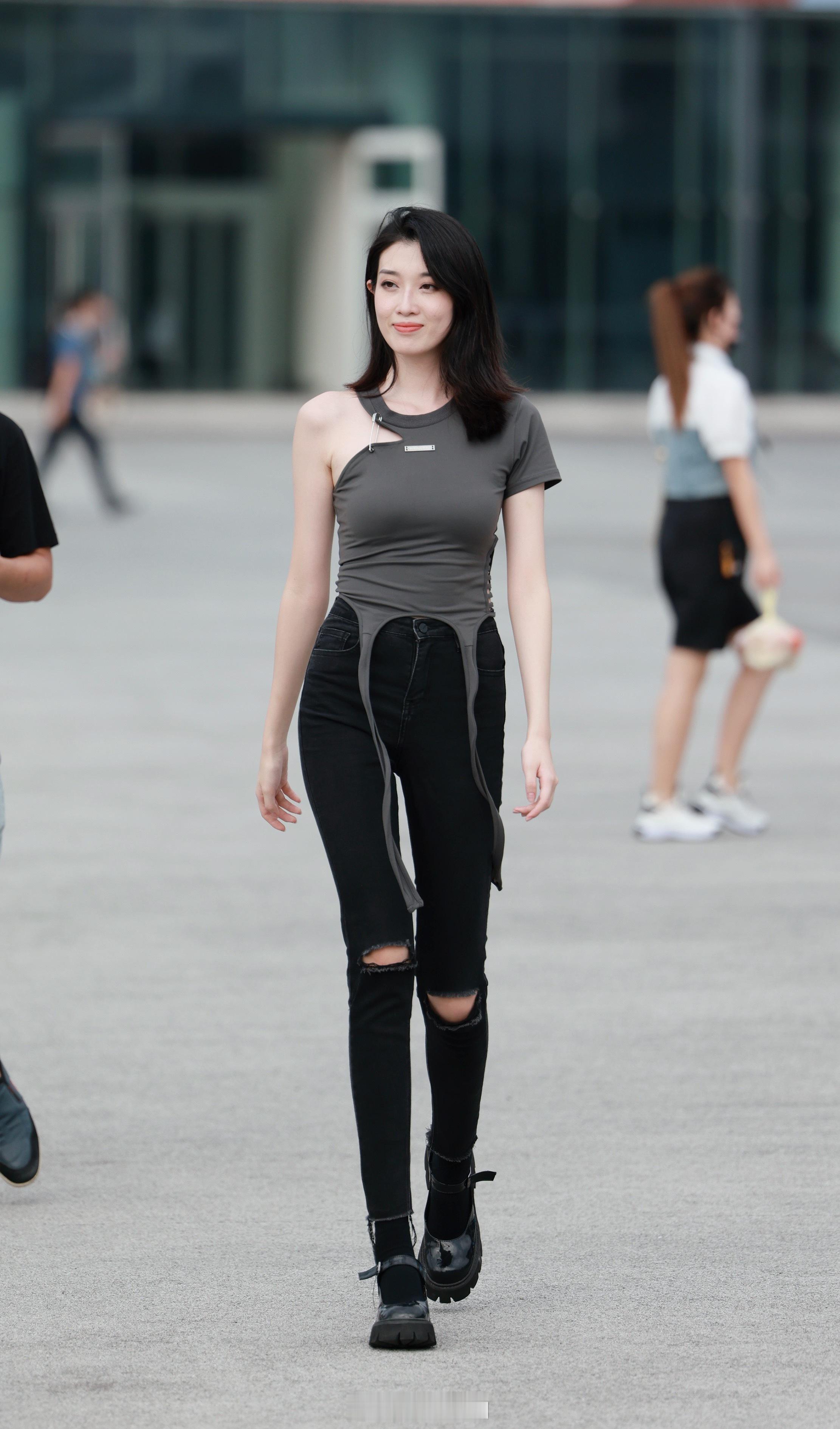 【成都街拍】貌美如花。丨摄影拍照每日穿搭​​​