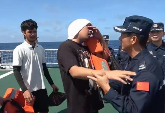 这回中国也救不了！菲律宾货船倾覆三天后又翻了一艘船，船上有369人根据菲律宾