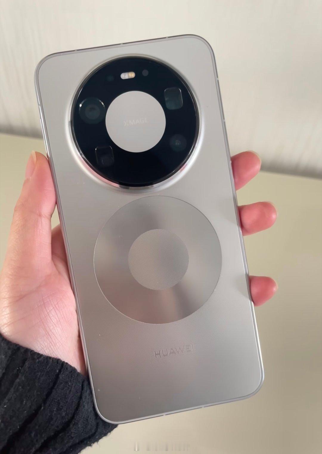 用了一阵子Mate80ProMax，最深的感受就俩字：靠谱。拍照随手拍不用挑