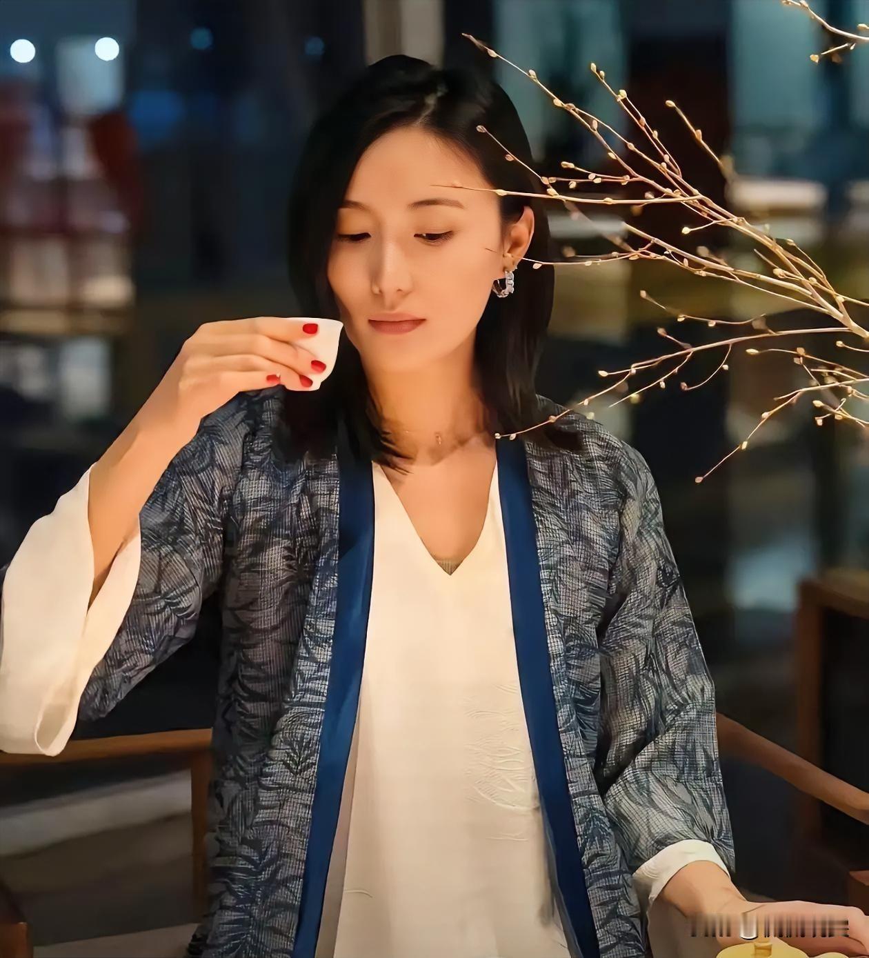 重庆这边出了一个新鲜事一对年轻的情侣到了谈婚论嫁的地步这天两家人坐在饭桌上