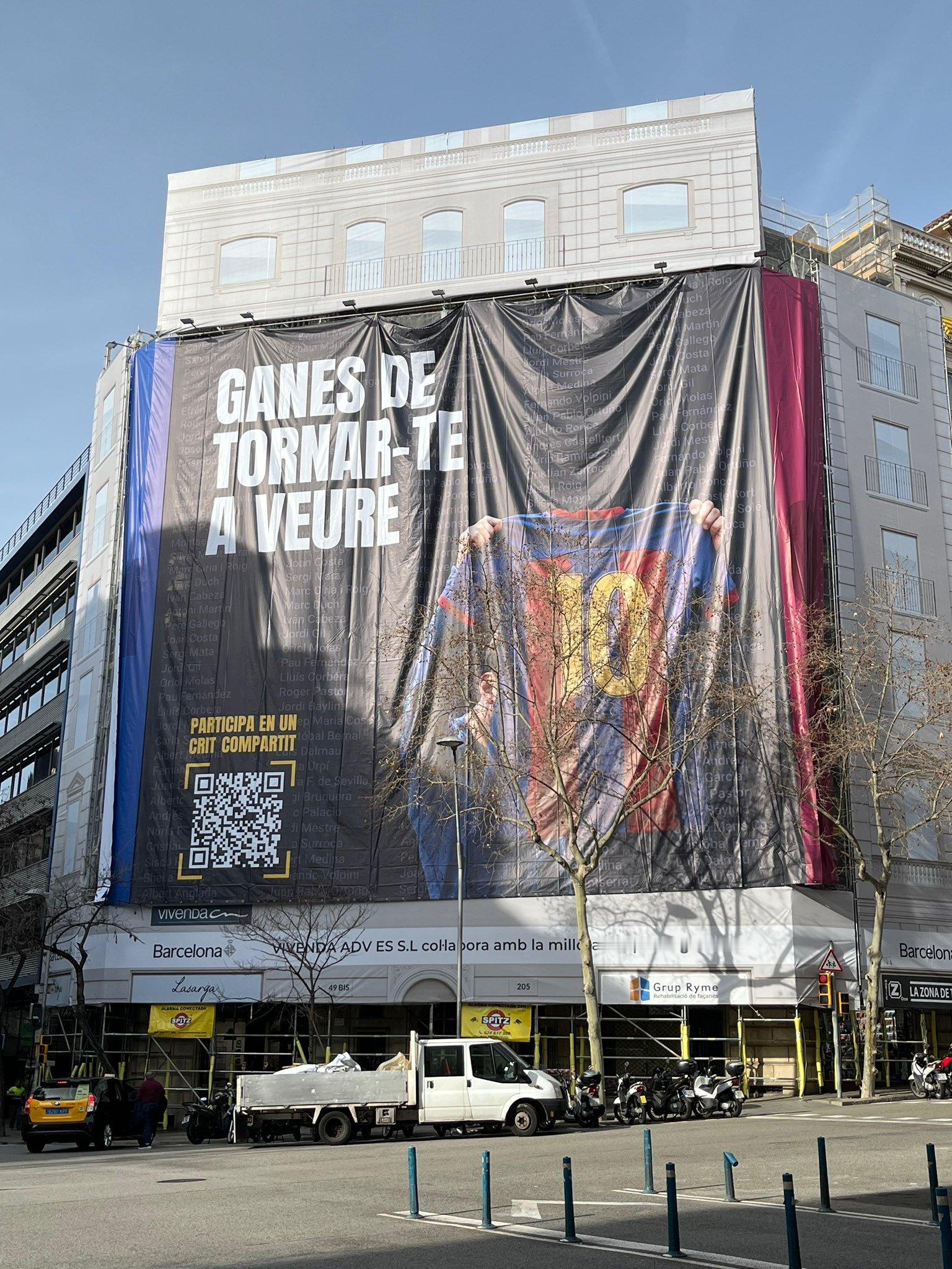 塞尔电台：巴萨大选候选人马克·西里亚在巴塞罗那市中心悬挂了一幅印有莱昂内尔·梅西