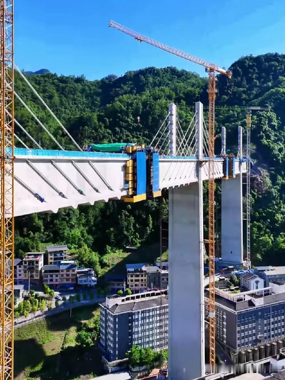 西渝高铁城口段全力建设，通车时间定了喜报！西渝高铁城口段施工稳步推进，城口站