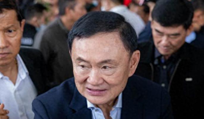 泰国刚打了个大胜仗，他信父女情况不妙，全家流亡可能性暴增？泰国和柬埔寨的边境冲