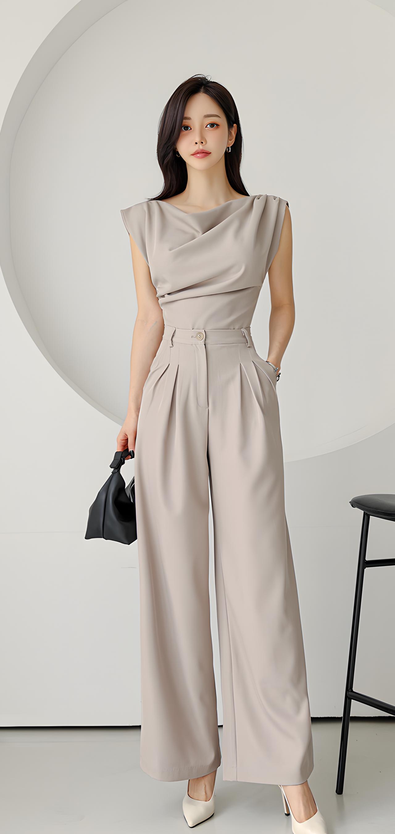 优雅气质穿搭指南：浅棕色西装裤搭配简约上衣，尽显都市女性魅力！